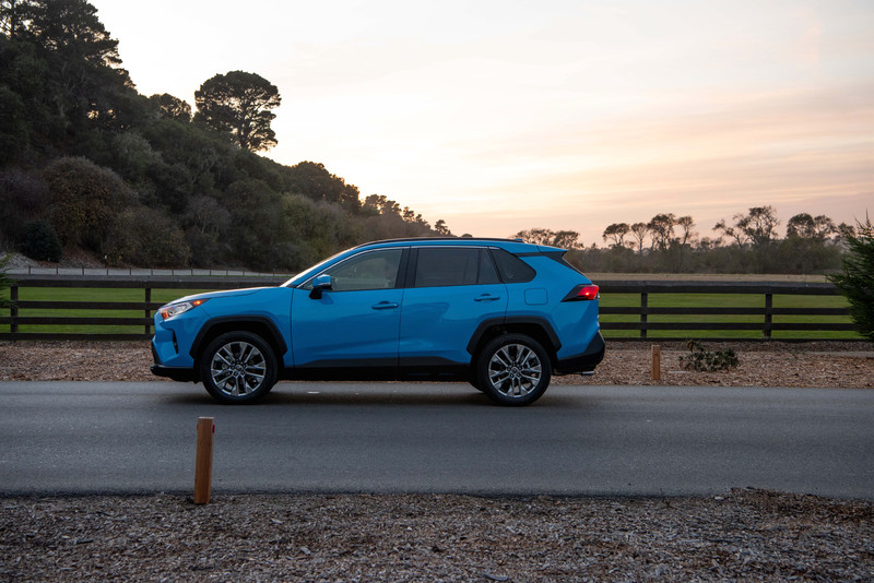 《Toyota RAV4》配備與售價更動|四車型車頂架改選配 售價最高降價五千元 《Toyota RAV4》配備與售價更動|四車型車頂架改選配 售價最高降價五千元