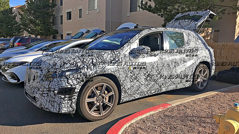 中控台56吋全螢幕再現?!《Mercedes-Benz EQS SUV》純電休旅版 內裝捕獲 中控台56吋全螢幕再現?!《Mercedes-Benz EQS SUV》純電休旅版 內裝捕獲