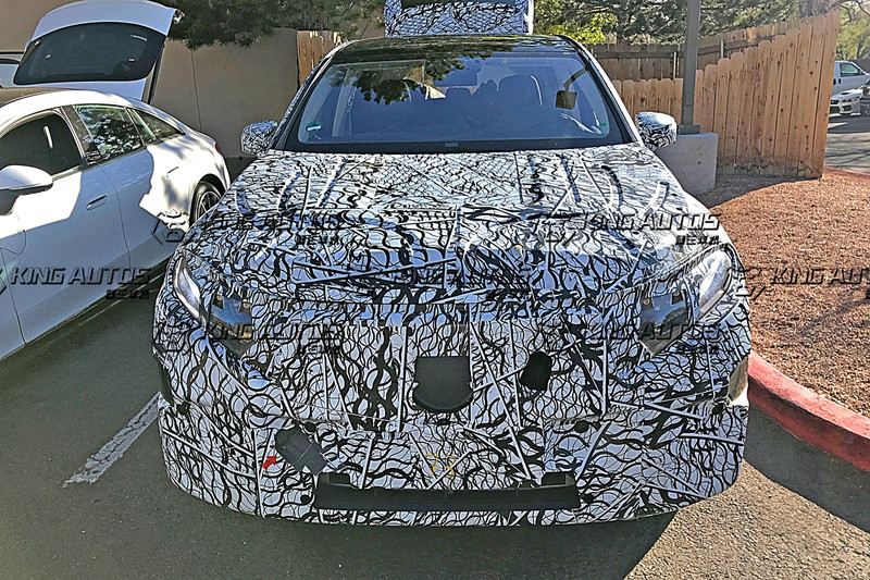中控台56吋全螢幕再現?!《Mercedes-Benz EQS SUV》純電休旅版 內裝捕獲 中控台56吋全螢幕再現?!《Mercedes-Benz EQS SUV》純電休旅版 內裝捕獲