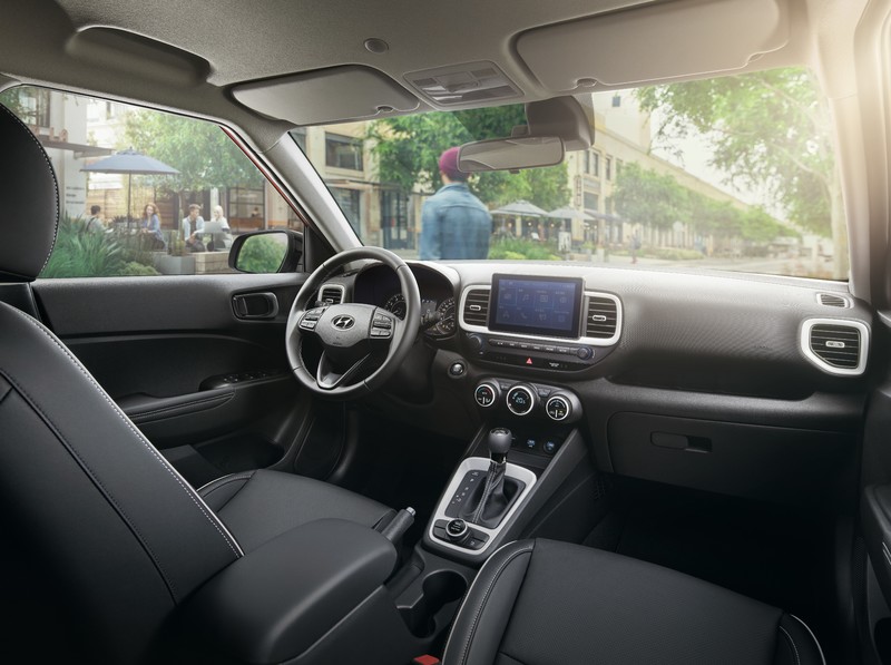 粉色風暴來襲 搶攻女性購車市場!《Hyundai Venue》新增兩粉色車色|70.9萬元起 全台限量100輛 粉色風暴來襲 搶攻女性購車市場!《Hyundai Venue》新增兩粉色車色|70.9萬元起 全台限量100輛