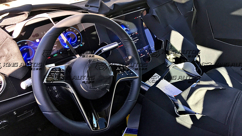 中控台56吋全螢幕再現?!《Mercedes-Benz EQS SUV》純電休旅版 內裝捕獲 中控台56吋全螢幕再現?!《Mercedes-Benz EQS SUV》純電休旅版 內裝捕獲