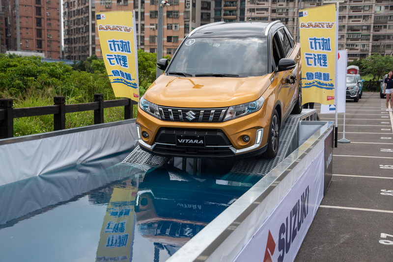 《Suzuki Vitara Allgrip城市野行體驗會》即日起開跑!邀你開上樓梯衝下水池 《Suzuki Vitara Allgrip城市野行體驗會》即日起開跑!邀你開上樓梯衝下水池
