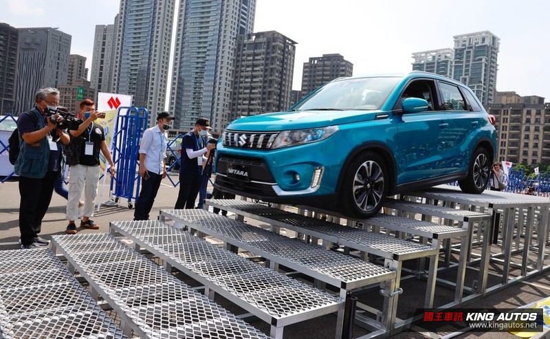 《Suzuki Vitara Allgrip城市野行體驗會》即日起開跑!邀你開上樓梯衝下水池 《Suzuki Vitara Allgrip城市野行體驗會》即日起開跑!邀你開上樓梯衝下水池