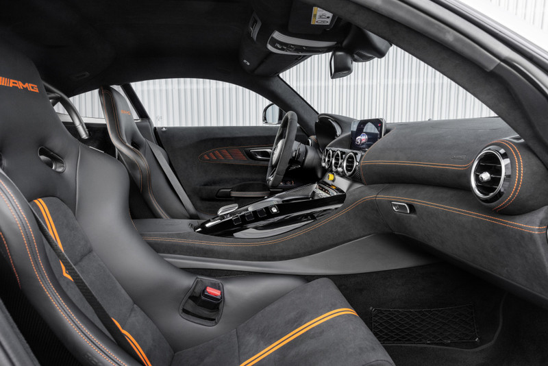 紐柏林最速量產車《Mercedes-AMG GT Black Series》限量抵台|直上730匹外加賽道黑科技 紐柏林最速量產車《Mercedes-AMG GT Black Series》限量抵台|直上730匹外加賽道黑科技