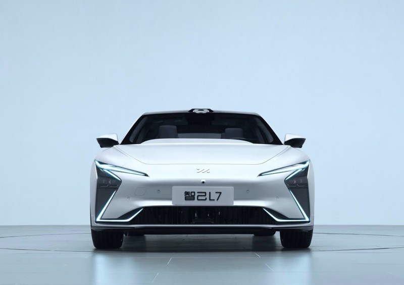 內裝結合《Tesla》和《Benz》?中國電動車《智己L7》續航力破1000公里 零百加速僅3.9秒 內裝結合《Tesla》和《Benz》?中國電動車《智己L7》續航力破1000公里 零百加速僅3.9秒