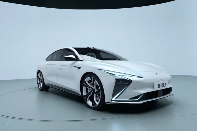 內裝結合《Tesla》和《Benz》?中國電動車《智己L7》續航力破1000公里 零百加速僅3.9秒 內裝結合《Tesla》和《Benz》?中國電動車《智己L7》續航力破1000公里 零百加速僅3.9秒