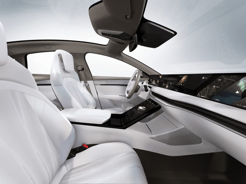 內裝結合《Tesla》和《Benz》?中國電動車《智己L7》續航力破1000公里 零百加速僅3.9秒 內裝結合《Tesla》和《Benz》?中國電動車《智己L7》續航力破1000公里 零百加速僅3.9秒