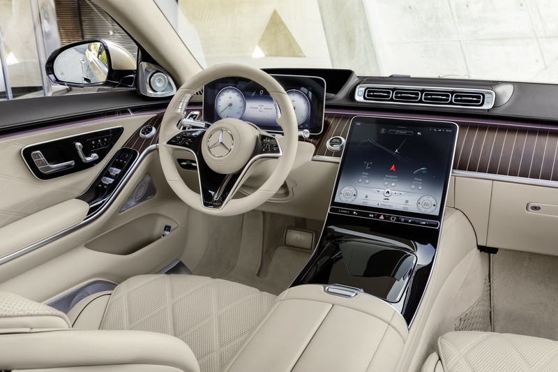 《Maybach S680 4MATIC》無預警亮相|搭載V12引擎榨621匹馬力 車內還有冷藏室 《Maybach S680 4MATIC》無預警亮相|搭載V12引擎榨621匹馬力 車內還有冷藏室