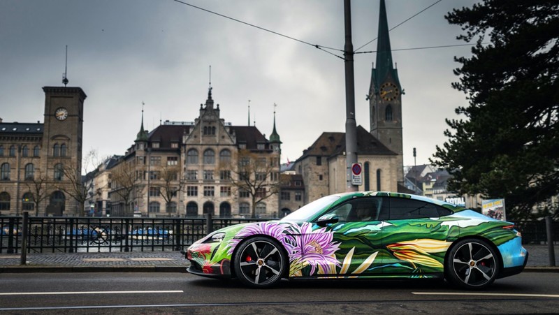 原價美金8萬《Porsche Taycan Artcar》義賣20萬美元 助藝術家渡過疫情難關