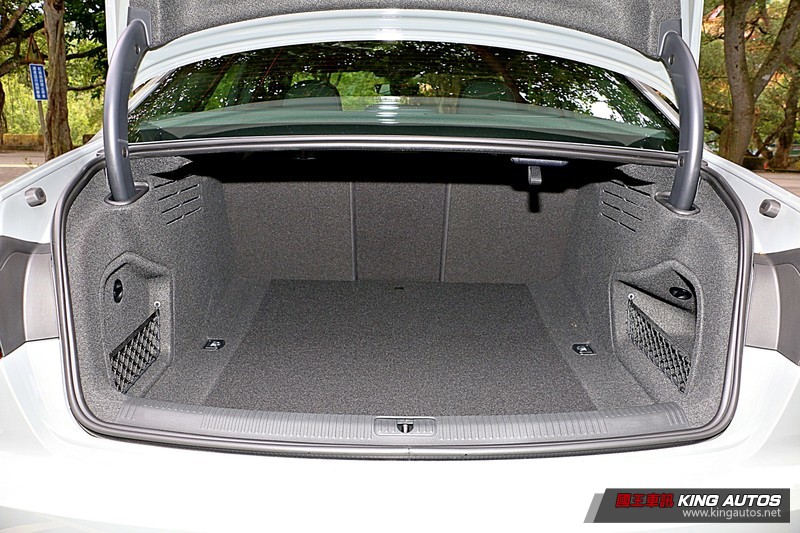 《Audi A4 45 TFSI quattro S line》小改款試駕︱還是智慧四驅更對味! 《Audi A4 45 TFSI quattro S line》小改款試駕︱還是智慧四驅更對味!
