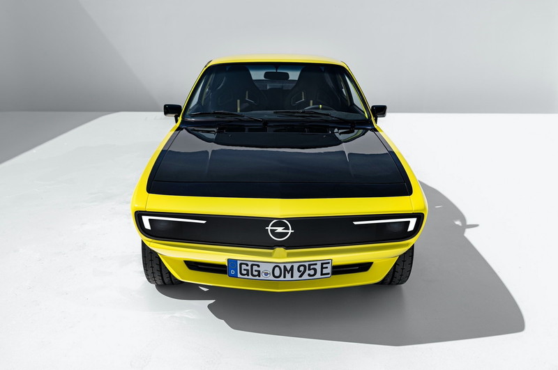《Opel》也搞文藝復興！推出手排電動車《Manta GSe ElektroMOD》向經典跑車Manta致敬