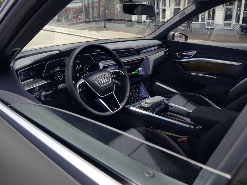 電動車不夠殺?《Audi e-tron / e-tron Sportback》推出Black Edition特式車 電動車不夠殺?《Audi e-tron / e-tron Sportback》推出Black Edition特式車