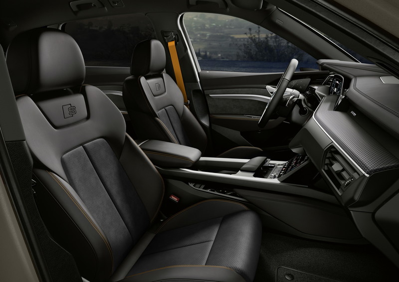 電動車不夠殺?《Audi e-tron / e-tron Sportback》推出Black Edition特式車 電動車不夠殺?《Audi e-tron / e-tron Sportback》推出Black Edition特式車