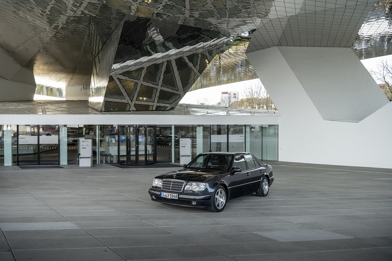 《M-Benz 500E》誤闖《Porsche》禁區準備踢館?原來是雙方合作的結晶!細說30年前的良緣 《M-Benz 500E》誤闖《Porsche》禁區準備踢館?原來是雙方合作的結晶!細說30年前的良緣