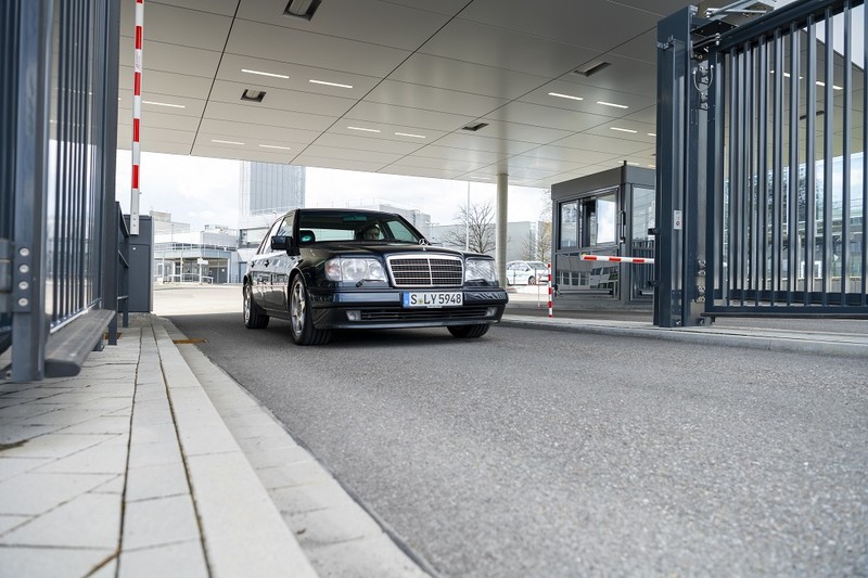 《M-Benz 500E》誤闖《Porsche》禁區準備踢館?原來是雙方合作的結晶!細說30年前的良緣 《M-Benz 500E》誤闖《Porsche》禁區準備踢館?原來是雙方合作的結晶!細說30年前的良緣