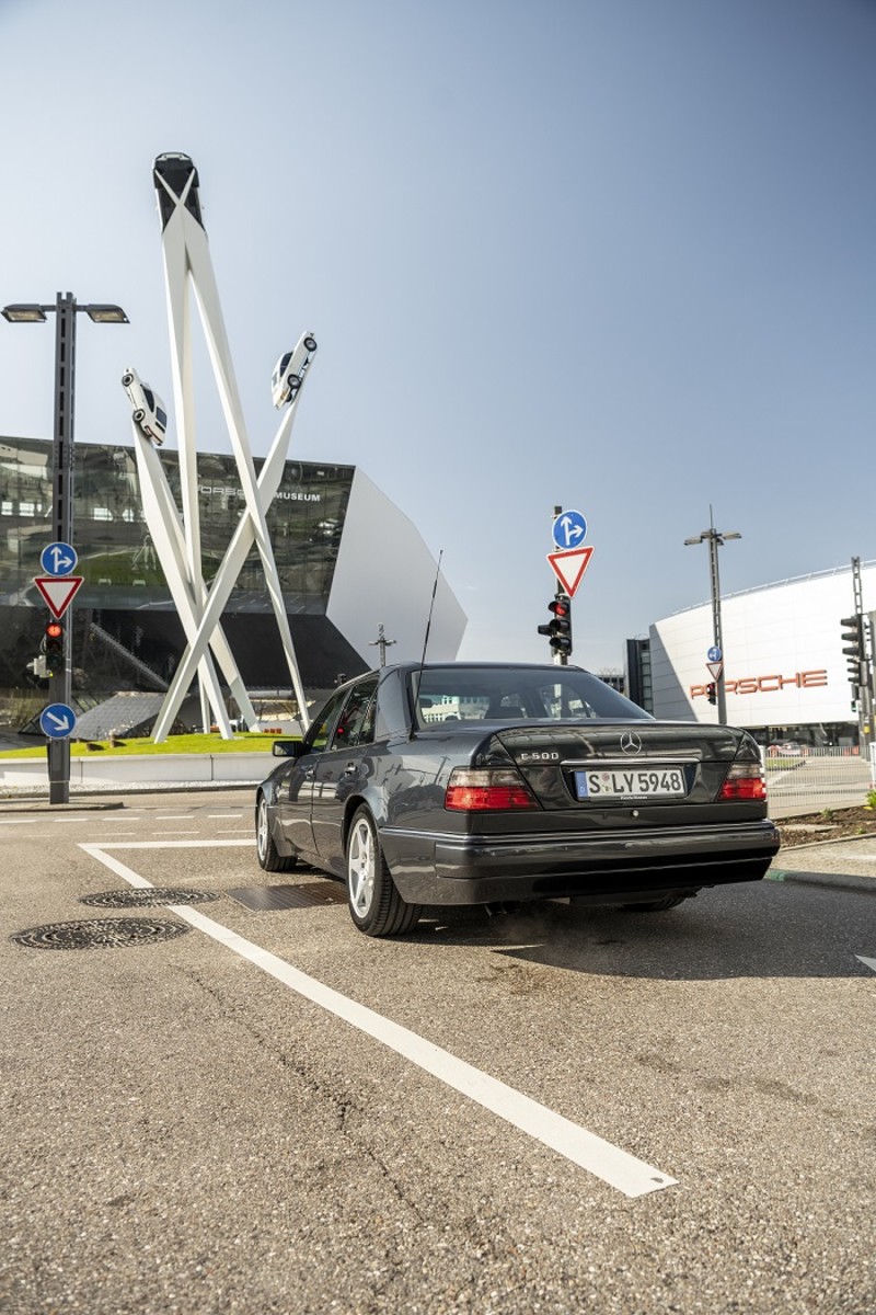 《M-Benz 500E》誤闖《Porsche》禁區準備踢館?原來是雙方合作的結晶!細說30年前的良緣 《M-Benz 500E》誤闖《Porsche》禁區準備踢館?原來是雙方合作的結晶!細說30年前的良緣