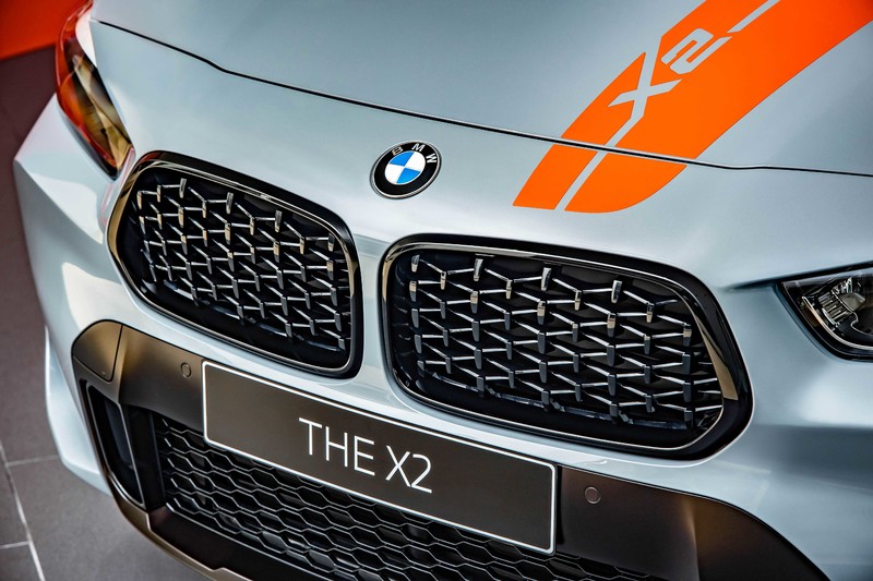 全車系增天窗、音響、腰靠!新年式《BMW X2》正式上市 還多了撞色亮橘特仕車 全車系增天窗、音響、腰靠!新年式《BMW X2》正式上市 還多了撞色亮橘特仕車