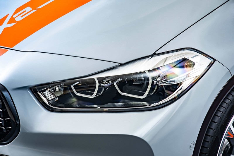 全車系增天窗、音響、腰靠!新年式《BMW X2》正式上市 還多了撞色亮橘特仕車 全車系增天窗、音響、腰靠!新年式《BMW X2》正式上市 還多了撞色亮橘特仕車