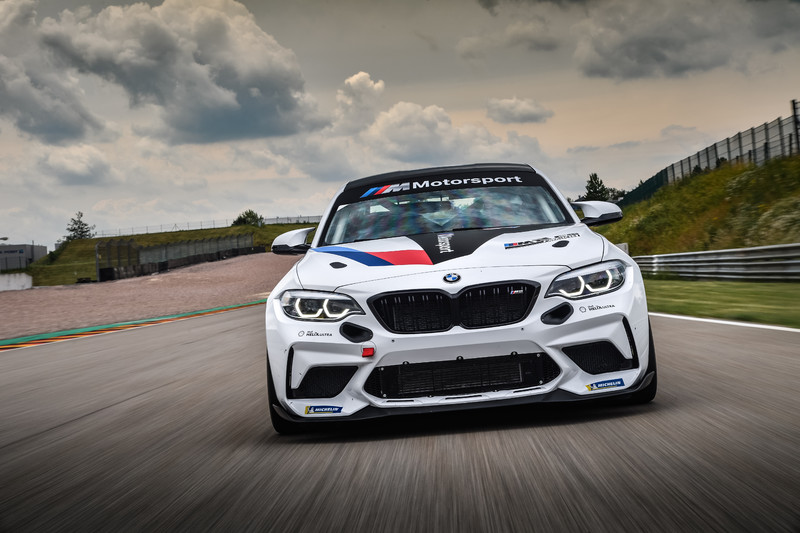 日本推出《BMW M2 CS Racing》賽道用車｜動力配置不變 新增機械限滑差速器等競技化部件