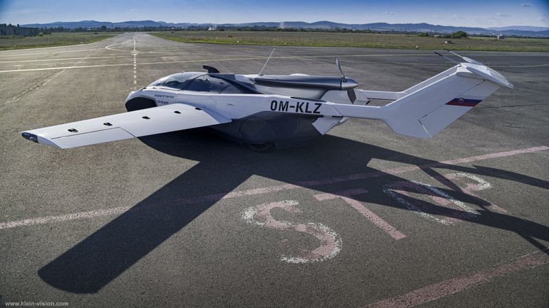 在天空開車的夢真的實現了！全球首架飛行車《AirCar Prototype》長距首飛成功 極速300公里搭載的是BMW引擎