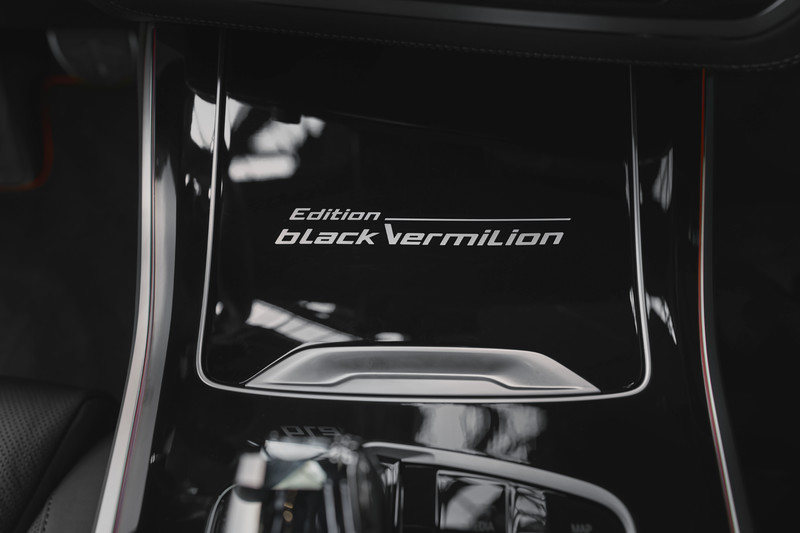 消光黑配上血紅鼻孔 《BMW X5 / X6》推出Black Vermilion特仕車 黑化版《X7 Frozen Black》同