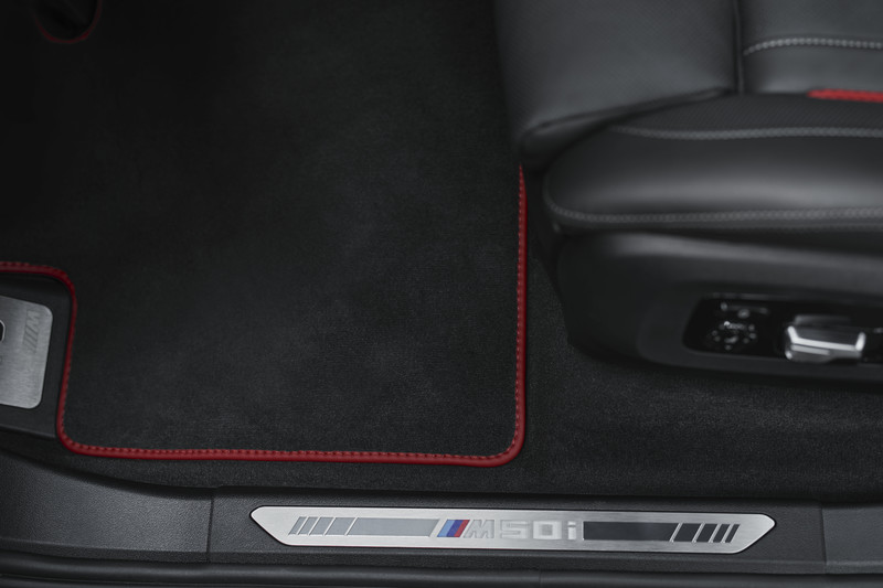 消光黑配上血紅鼻孔 《BMW X5 / X6》推出Black Vermilion特仕車 黑化版《X7 Frozen Black》同