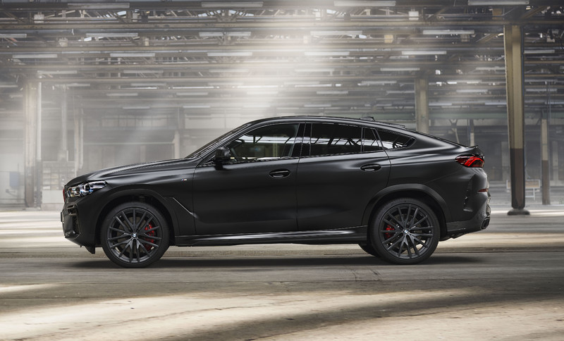 消光黑配上血紅鼻孔 《BMW X5 / X6》推出Black Vermilion特仕車 黑化版《X7 Frozen Black》同