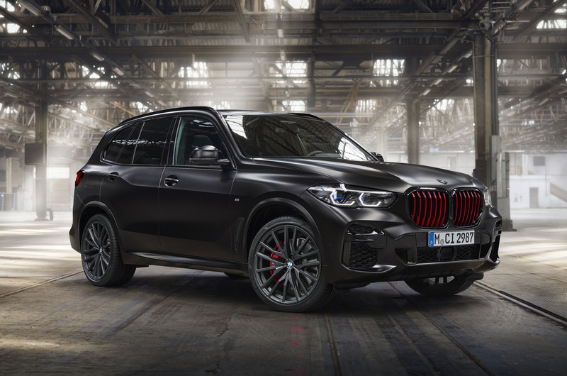 消光黑配上血紅鼻孔 《BMW X5 / X6》推出Black Vermilion特仕車 黑化版《X7 Frozen Black》同