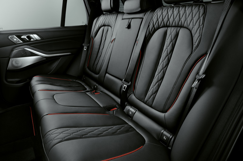 消光黑配上血紅鼻孔 《BMW X5 / X6》推出Black Vermilion特仕車 黑化版《X7 Frozen Black》同