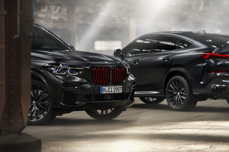 消光黑配上血紅鼻孔 《BMW X5 / X6》推出Black Vermilion特仕車 黑化版《X7 Frozen Black》同 消光黑配上血紅鼻孔 《BMW X5 / X6》推出Black Vermilion特仕車 黑化版《X7 Frozen Black》同