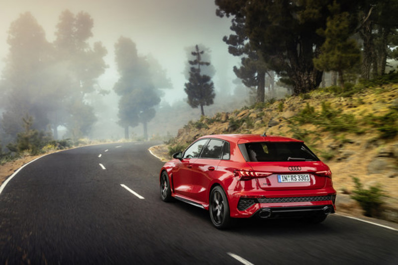 走出停產陰霾 全新《Audi RS 3》延續五缸經典 零百加速快0.3秒 首次導入後軸差速器 頭燈很有戲 走出停產陰霾 全新《Audi RS 3》延續五缸經典 零百加速快0.3秒 首次導入後軸差速器 頭燈很有戲