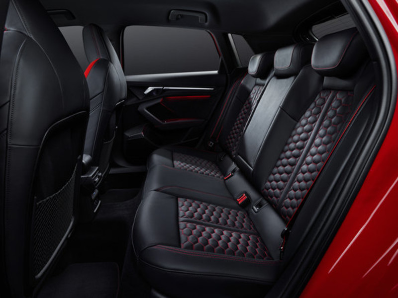 走出停產陰霾 全新《Audi RS 3》延續五缸經典 零百加速快0.3秒 首次導入後軸差速器 頭燈很有戲 走出停產陰霾 全新《Audi RS 3》延續五缸經典 零百加速快0.3秒 首次導入後軸差速器 頭燈很有戲