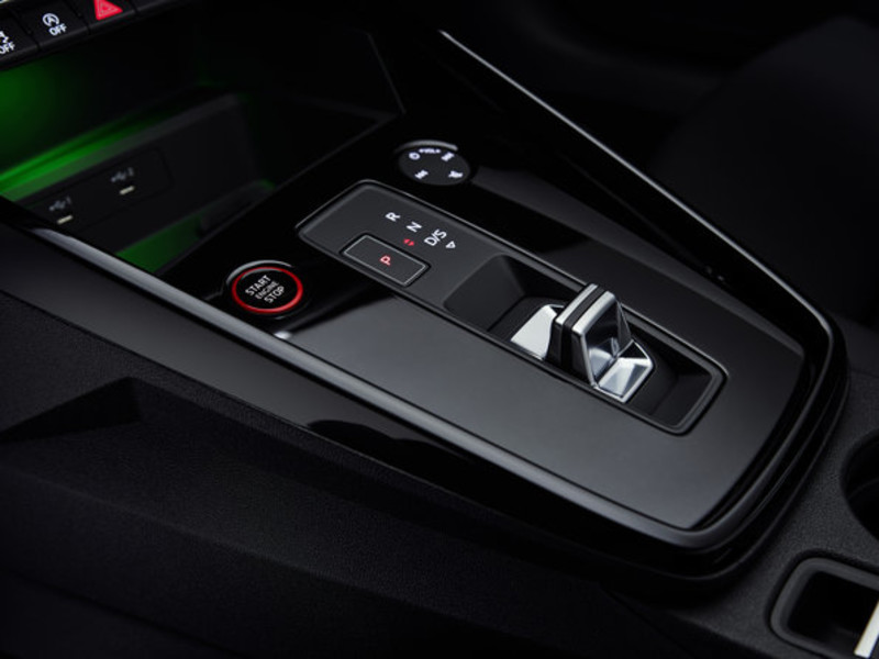 走出停產陰霾 全新《Audi RS 3》延續五缸經典 零百加速快0.3秒 首次導入後軸差速器 頭燈很有戲 走出停產陰霾 全新《Audi RS 3》延續五缸經典 零百加速快0.3秒 首次導入後軸差速器 頭燈很有戲