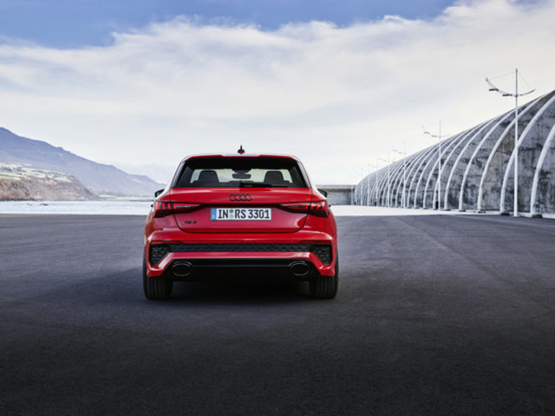 走出停產陰霾 全新《Audi RS 3》延續五缸經典 零百加速快0.3秒 首次導入後軸差速器 頭燈很有戲 走出停產陰霾 全新《Audi RS 3》延續五缸經典 零百加速快0.3秒 首次導入後軸差速器 頭燈很有戲