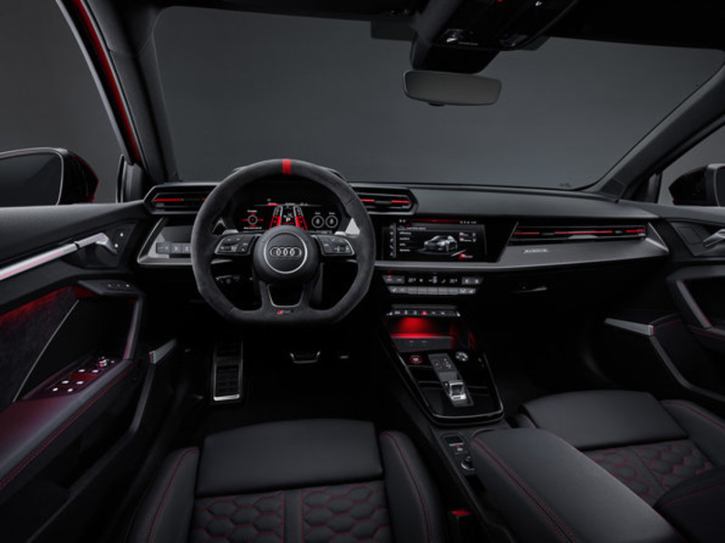 走出停產陰霾 全新《Audi RS 3》延續五缸經典 零百加速快0.3秒 首次導入後軸差速器 頭燈很有戲 走出停產陰霾 全新《Audi RS 3》延續五缸經典 零百加速快0.3秒 首次導入後軸差速器 頭燈很有戲