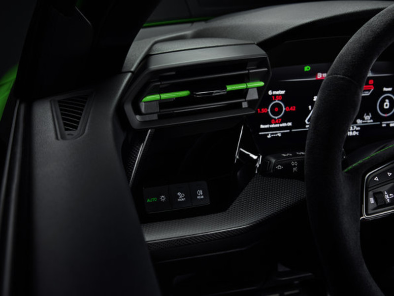 走出停產陰霾 全新《Audi RS 3》延續五缸經典 零百加速快0.3秒 首次導入後軸差速器 頭燈很有戲 走出停產陰霾 全新《Audi RS 3》延續五缸經典 零百加速快0.3秒 首次導入後軸差速器 頭燈很有戲