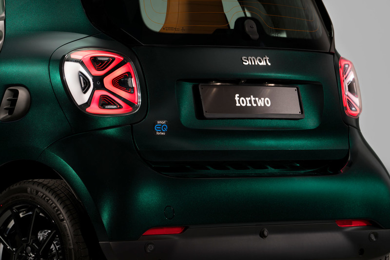 雙人電動小車《Smart EQ Fortwo》亮相｜內裝配置、動力性能一次看，預計2023年量產？